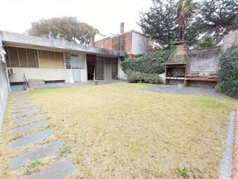 https://web5.gallito.com.uy/casa-en-venta-amplia-3-dorm-fdo-c-parrillero-gjes-inmuebles-28101899