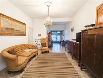 https://web5.gallito.com.uy/venta-de-padron-unico-en-tres-cruces-muchas-posibilidades-inmuebles-27882331