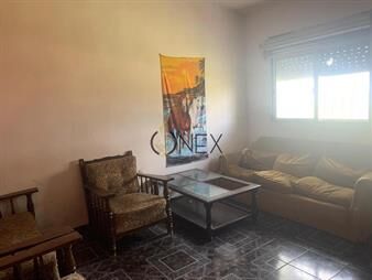 https://web5.gallito.com.uy/venta-de-casa-con-local-y-garaje-en-vista-linda-y-inmuebles-27306994