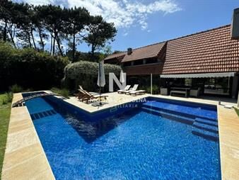 https://web5.gallito.com.uy/en-venta-casa-de-5-dormitorios-con-piscina-y-en-inmuebles-28106784