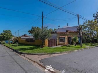 https://web5.gallito.com.uy/venta-casa-en-esquina-2-dormitorios-y-apto-pando-inmuebles-28107303