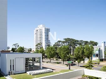 https://web5.gallito.com.uy/apartamento-en-venta-de-1-dormitorios-a-pasos-del-shopping-inmuebles-28106717