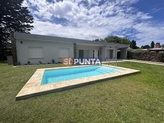 https://web5.gallito.com.uy/casa-en-punta-ballena-solanas-inmuebles-28109992