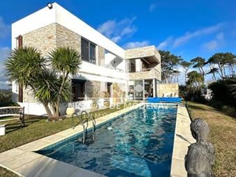 https://web5.gallito.com.uy/vende-casa-de-4-dormitorios-en-tio-tom-punta-inmuebles-28114384