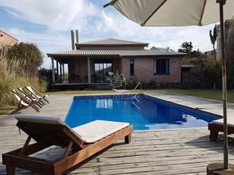 https://web5.gallito.com.uy/consulte-muy-linda-casa-a-metros-del-mar-inmuebles-26302520