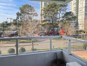 https://web5.gallito.com.uy/apartamento-2-dormitorios-con-balcon-y-garaje-en-inmuebles-27586003