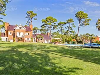 https://web5.gallito.com.uy/casa-6-dormitorios-playa-mansa-punta-del-este-inmuebles-19758515