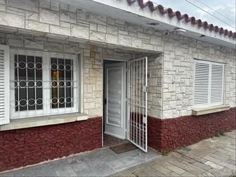 https://web5.gallito.com.uy/casa-al-frente-buen-estado-con-garage-y-gran-fondo-inmuebles-28134216
