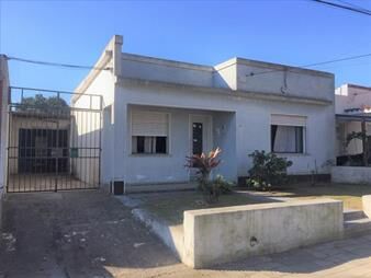 https://web5.gallito.com.uy/venta-casa-a-metros-de-la-rambla-inmuebles-27155809