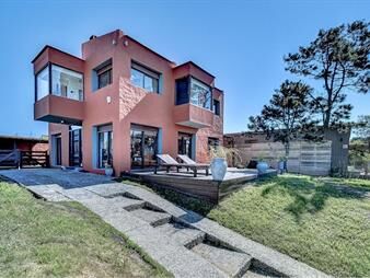 https://web5.gallito.com.uy/casa-4-dormitorios-venta-con-vista-al-mar-inmuebles-27128924