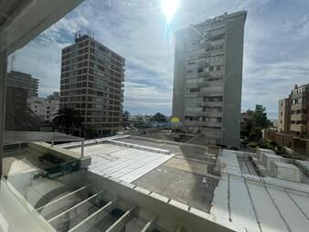 https://www.gallito.com.uy/apartamento-de-3-dormitorios-en-alquiler-punta-inmuebles-27917864