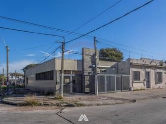 https://web5.gallito.com.uy/venta-de-casa-con-local-comercial-en-ituzaingo-inmuebles-27510052