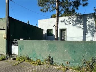https://web5.gallito.com.uy/alquiler-casa-2-dormitorios-la-teja-cochera-fondo-inmuebles-28153338