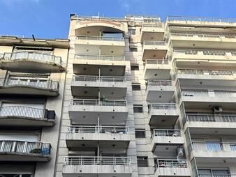 https://web5.gallito.com.uy/venta-de-monoambiente-proximo-a-la-rambla-pocitos-inmuebles-28153581