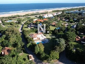 https://web5.gallito.com.uy/casa-en-venta-de-5-dormitorios-en-el-golf-punta-inmuebles-25036495