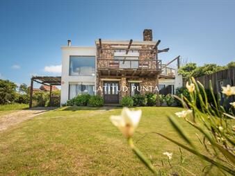 https://web5.gallito.com.uy/hermosa-casa-frente-al-mar-en-punta-piedras-inmuebles-28031572