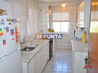 https://www.gallito.com.uy/apartamento-a-pasos-de-playa-mansa-inmuebles-27772283