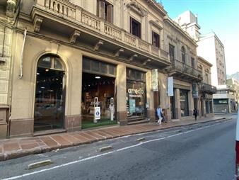 https://web5.gallito.com.uy/venta-local-comercial-en-cuidad-vieja-rincon-y-juncal-inmuebles-28195580