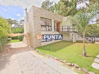 https://www.gallito.com.uy/casa-de-3-dormitorios-zona-pinares-inmuebles-27608625