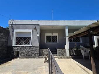 https://web5.gallito.com.uy/casa-con-todas-las-comodidades-en-excelente-estado-muy-di-inmuebles-28201205