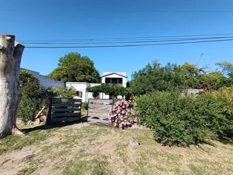 https://web5.gallito.com.uy/hermosa-casa-con-jardin-villa-pancha-inmuebles-28221606