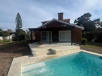 https://www.gallito.com.uy/casa-4-dormitorios-en-pinares-con-piscina-inmuebles-28221824