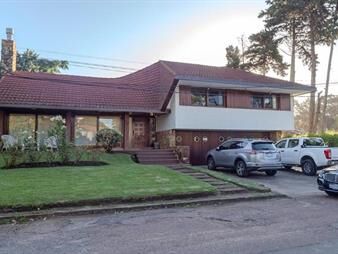 https://www.gallito.com.uy/casa-en-venta-en-punta-del-este-playa-mansa-inmuebles-27935764