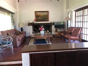 https://web5.gallito.com.uy/venta-casa-de-3-dormitorios-en-punta-del-este-inmuebles-28031578