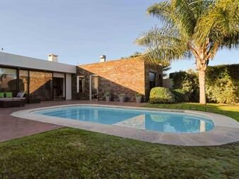 https://www.gallito.com.uy/venta-espectacular-casa-carrasco-piscina-barbacoa-inmuebles-27416522
