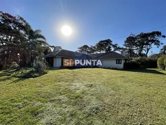https://www.gallito.com.uy/casa-en-venta-excelente-zona-residencial-punta-inmuebles-28240816