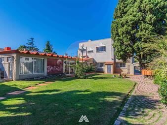 https://www.gallito.com.uy/venta-casa-con-apto-fondo-barbacoa-carrasco-inmuebles-27866174
