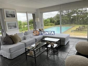 https://www.gallito.com.uy/alquiler-casa-de-6-dormitorios-con-vista-al-mar-en-la-barra-inmuebles-27608599