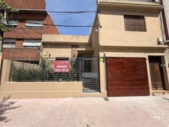 https://www.gallito.com.uy/venta-casa-2-dormitorios-y-escritorio-garage-parrillero-inmuebles-28240167