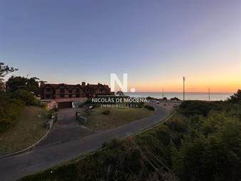 https://web5.gallito.com.uy/pinares-4-suites-con-vista-al-mar-a-100-m-de-la-inmuebles-28244817