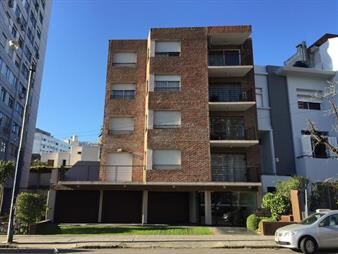 https://web5.gallito.com.uy/venta-apartamento-1-dormitorio-con-balcon-y-garage-pocitos-inmuebles-25221498
