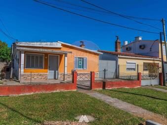 https://web5.gallito.com.uy/venta-de-dos-casas-con-2-dormitorios-cu-en-pando-inmuebles-27998835
