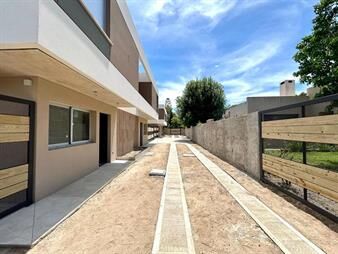 https://www.gallito.com.uy/venta-casa-de-3-dormitorios-dos-baños-y-garaje-a-estrenar-inmuebles-28216709