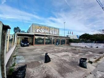 https://web5.gallito.com.uy/venta-local-sobre-gianatassio-inmuebles-28265974