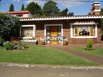 https://www.gallito.com.uy/casa-en-alquiler-3-dormitorios-playa-mansa-inmuebles-28270344