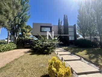 https://web5.gallito.com.uy/excepcional-casa-de-dos-plantas-en-le-residence-en-venta-inmuebles-24987382