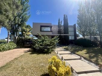 https://www.gallito.com.uy/alquiler-anual-temporal-casa-4-dormitorios-la-residence-p-inmuebles-22791849