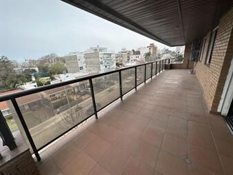 https://www.gallito.com.uy/alquiler-apartamento-4-dormitorios-parrillero-estufa-a-leña-inmuebles-27378718