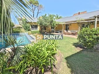 https://www.gallito.com.uy/casa-de-3-dormitorios-con-piscina-en-venta-en-la-inmuebles-28282090