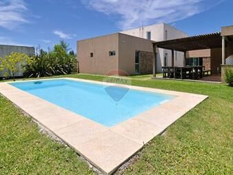 https://web5.gallito.com.uy/venta-casa-4-dorm-piscina-colinas-de-carrasco-inmuebles-28292763