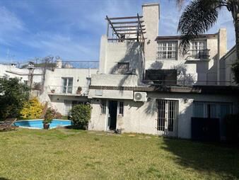 https://www.gallito.com.uy/parodi-venta-de-casa-2-padrones-jardin-piscina-parque-batl-inmuebles-27799042
