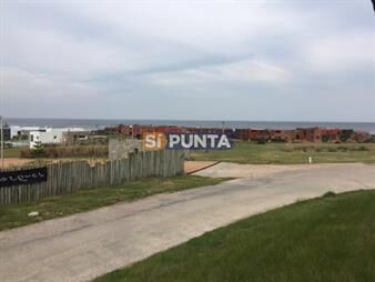 https://www.gallito.com.uy/terreno-con-una-ubicacion-espectacular-frente-a-y-inmuebles-27609972