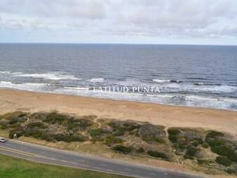 https://web5.gallito.com.uy/apartamento-en-primera-linea-de-playa-brava-inmuebles-27764195