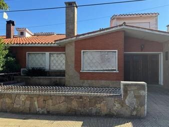 https://www.gallito.com.uy/casa-3-dormitorios-gge-y-barbacoa-con-vista-al-rio-en-colon-inmuebles-28296036