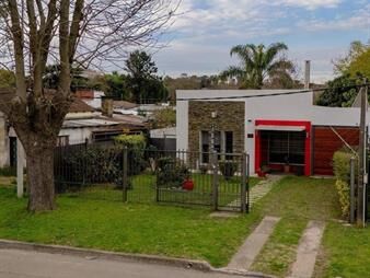 https://web5.gallito.com.uy/vendo-casa-en-lezica-3-dorm-garage-patio-y-barbacoa-inmuebles-28296083