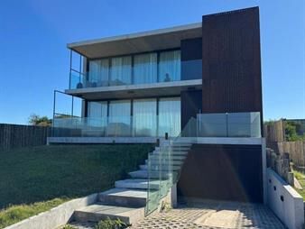 https://www.gallito.com.uy/moderna-casa-en-venta-a-estrenar-frente-al-mar-en-jose-igna-inmuebles-28296350
